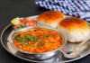 मुंबई फेमस मिसल पाव खाने का एक बहुत ही स्वादिष्ट व्यंजन है। इस रेसिपी को बनाने की विधि यहाँ जानें और अपने घर पर आजमाएं Misal Pav Recipe in Hindi